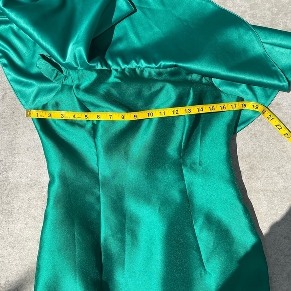 Adrianna Papell Women's Emerald Green
Off The Shoulder Mini Sheath Dress Size 6 - Picture 6 of 10